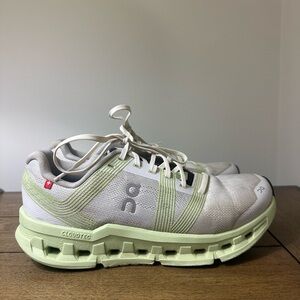 On Cloud Womens Running Sneakers size 8